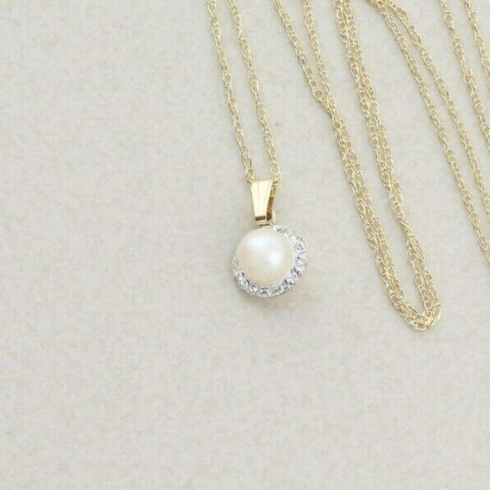 10k Yellow Gold Freshwater Pearl & Crystal Halo Necklace 18 inch chain